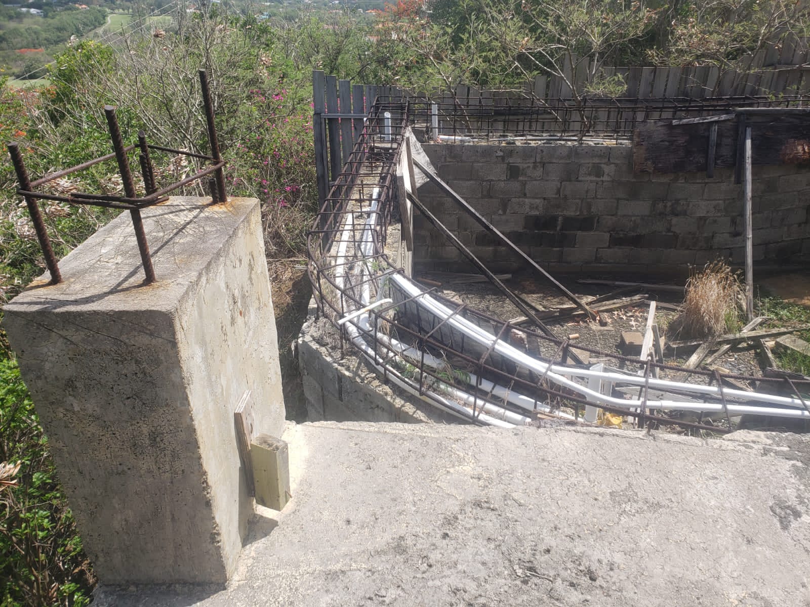 f0444d21-e90b-4f4f-aa15-d6ef9d2a4e0e Unfinished Villa For Sale in Cap Estate