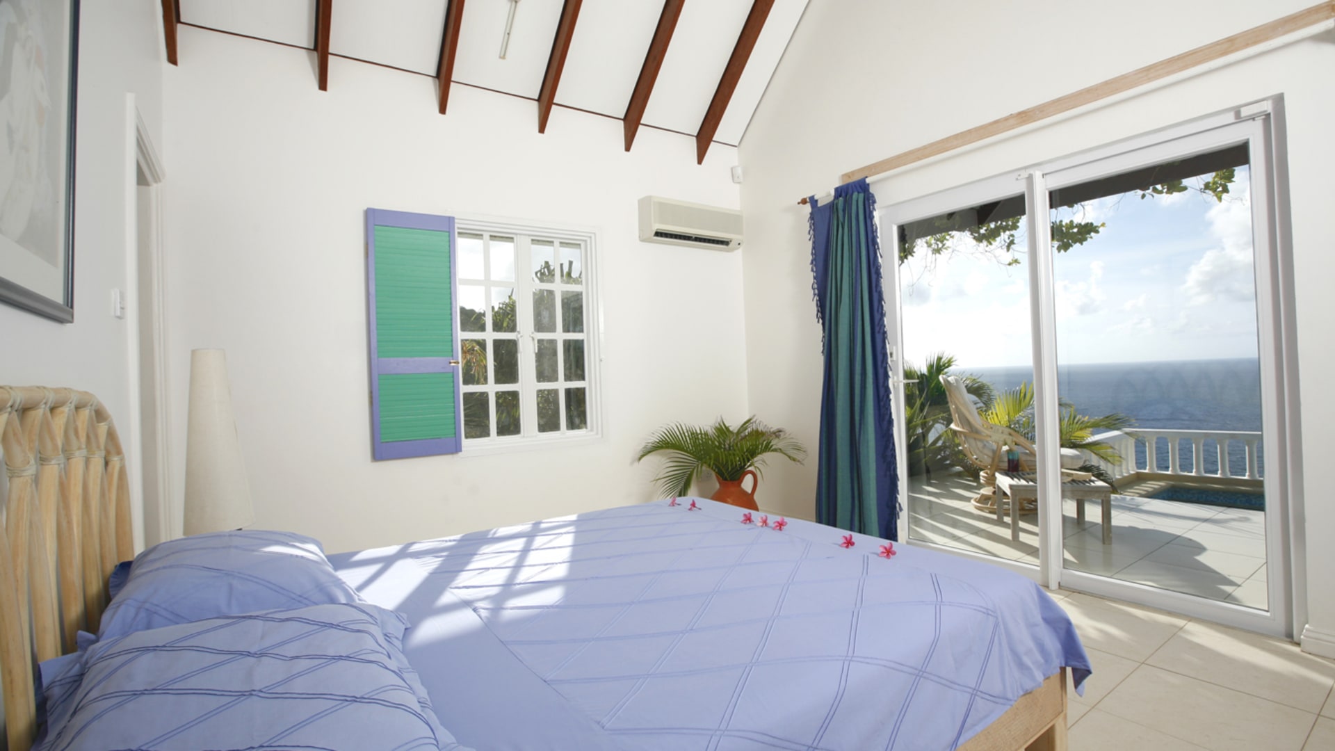 RUDDER ROCK VILLA cap estate6 Luxury Villa For Sale In Cap Estate st lucia RUDDER ROCK VILLA single bed