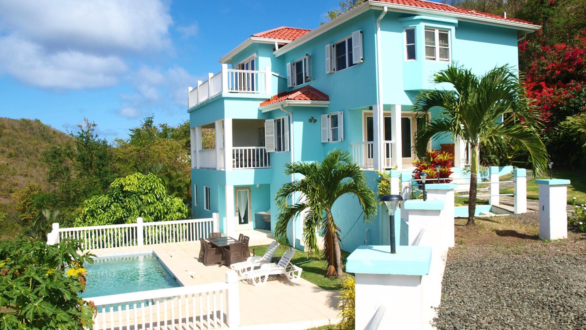 5 Bed Villa for sale Near Rodney Bay St Lucia pool