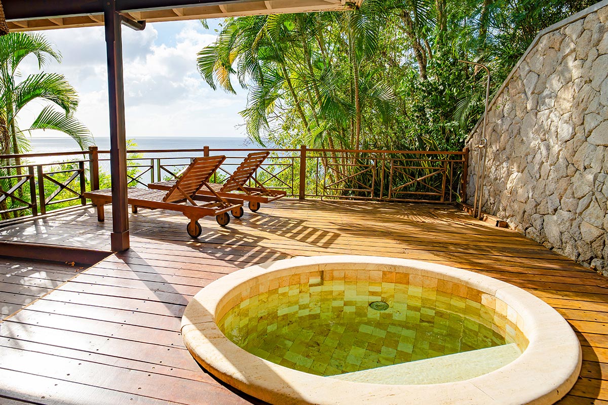 Villa susanna for sale and auction on May 14 tub