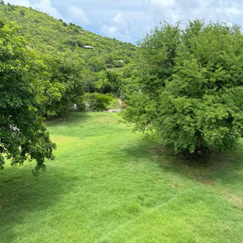 land for sale at cas-en-bas gros islet