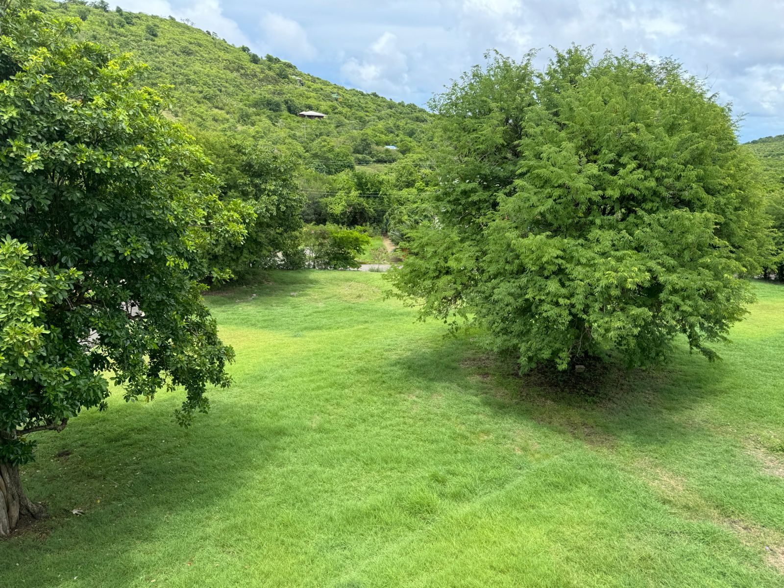 land for sale at cas-en-bas gros islet