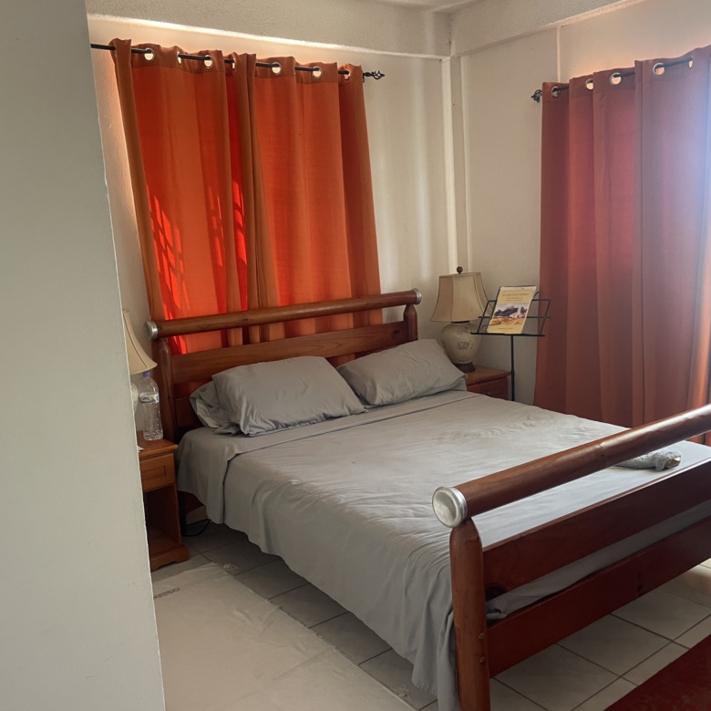 St Lucia real estate : apartment for rent in marisule double bed