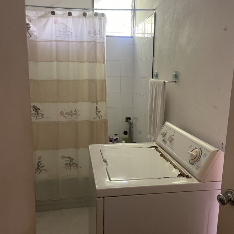 St Lucia real estate : apartment for rent in marisule bathroom