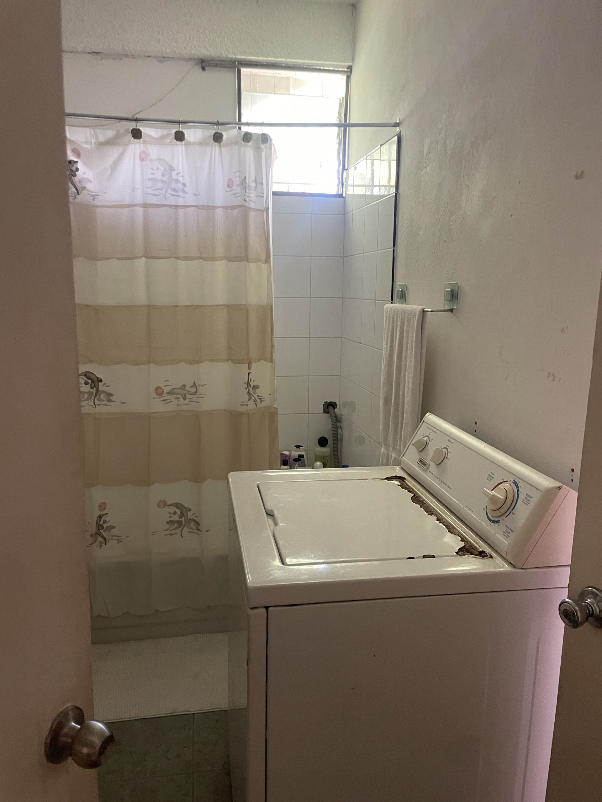 St Lucia real estate : apartment for rent in marisule bathroom