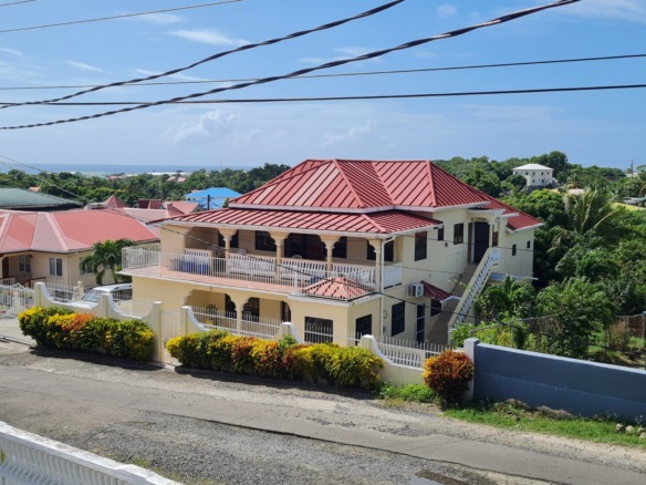 Three Houses in One, Perfect for Living and Investment in Viesux Fort