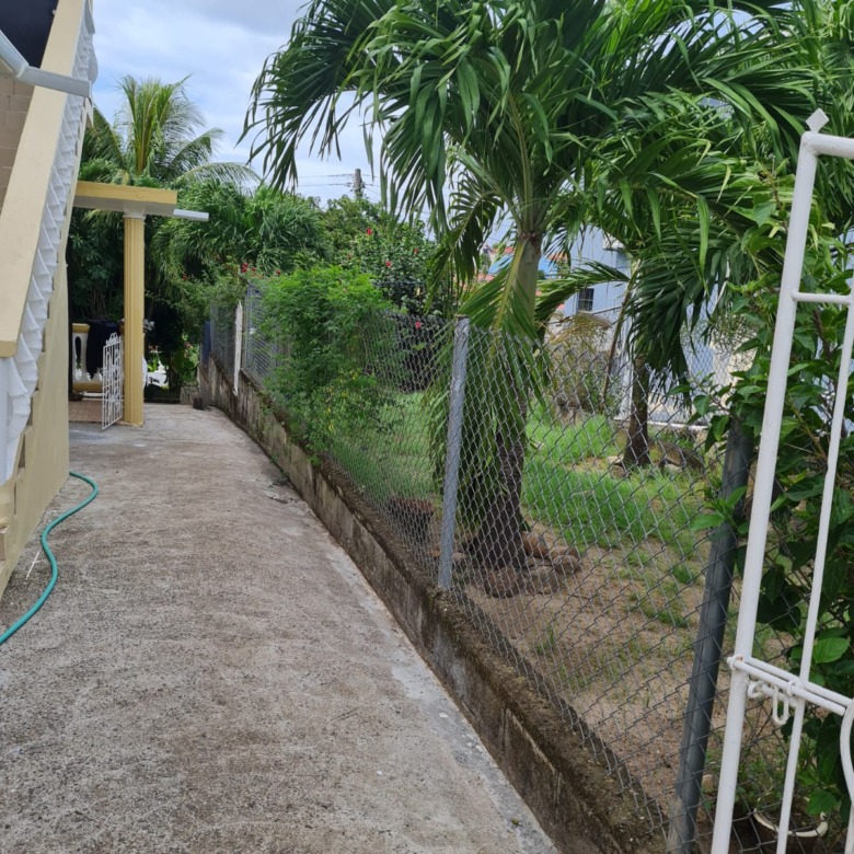 Three Houses in One, Perfect for Living and Investment in Viesux Fort side walk