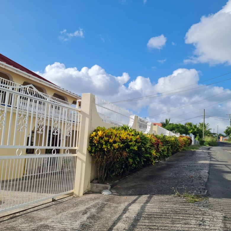 Three Houses in One, Perfect for Living and Investment in Viesux Fort road