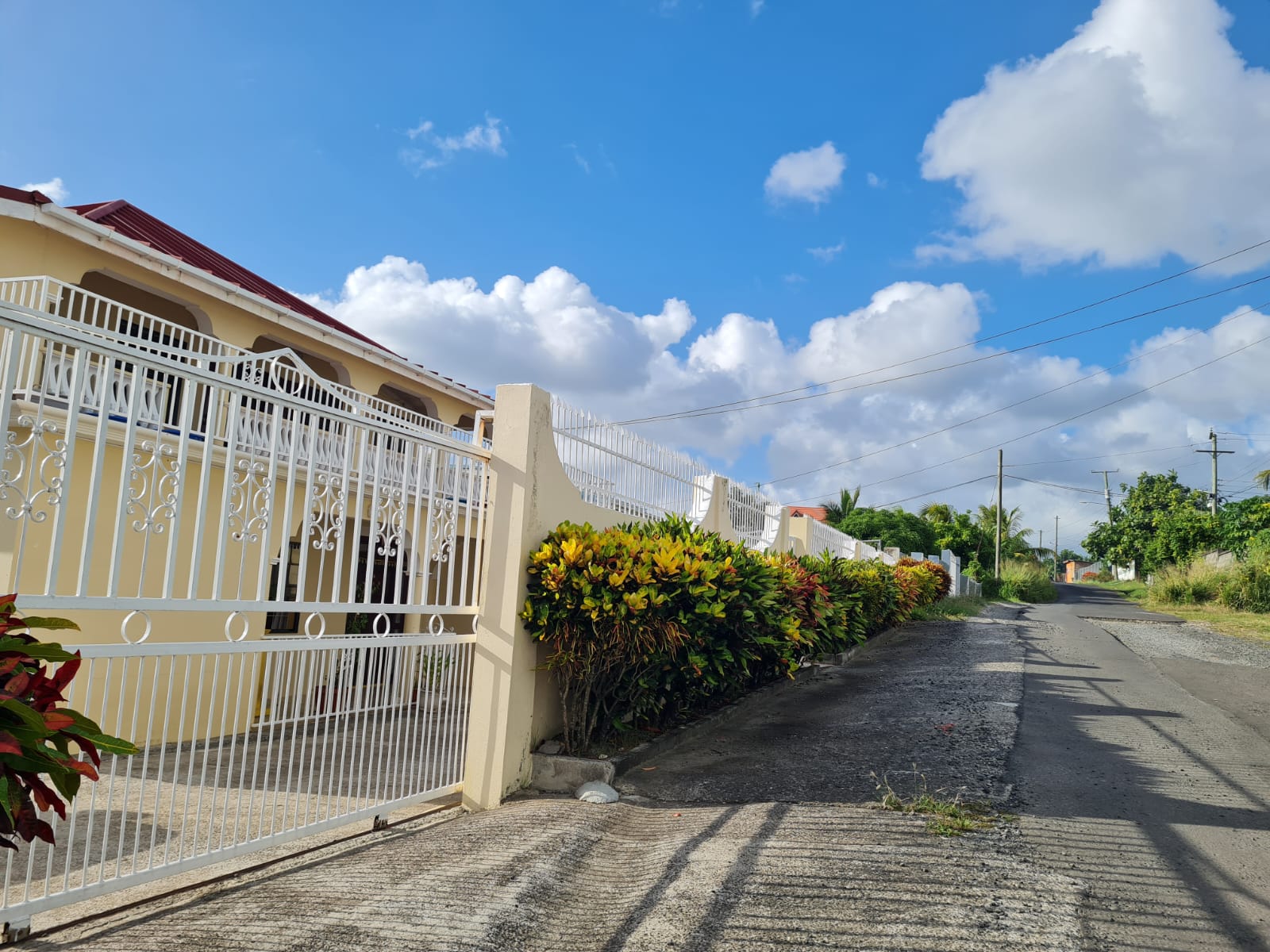 Three Houses in One, Perfect for Living and Investment in Viesux Fort road