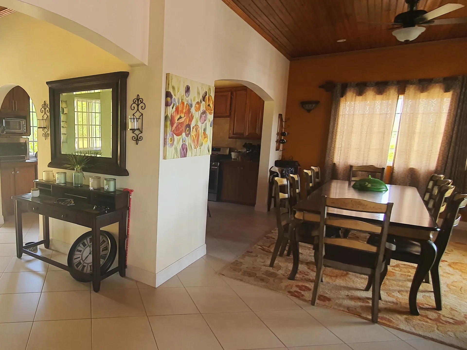 Luxury villa For Sale in Cap Estate - Villa Darcy table