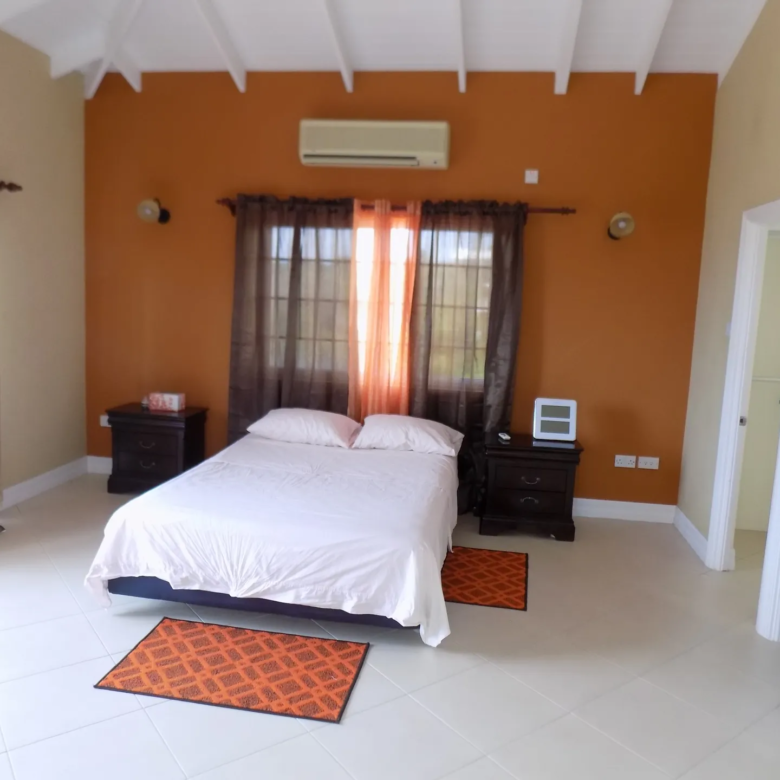 Luxury villa For Sale in Cap Estate - Villa Darcy bed