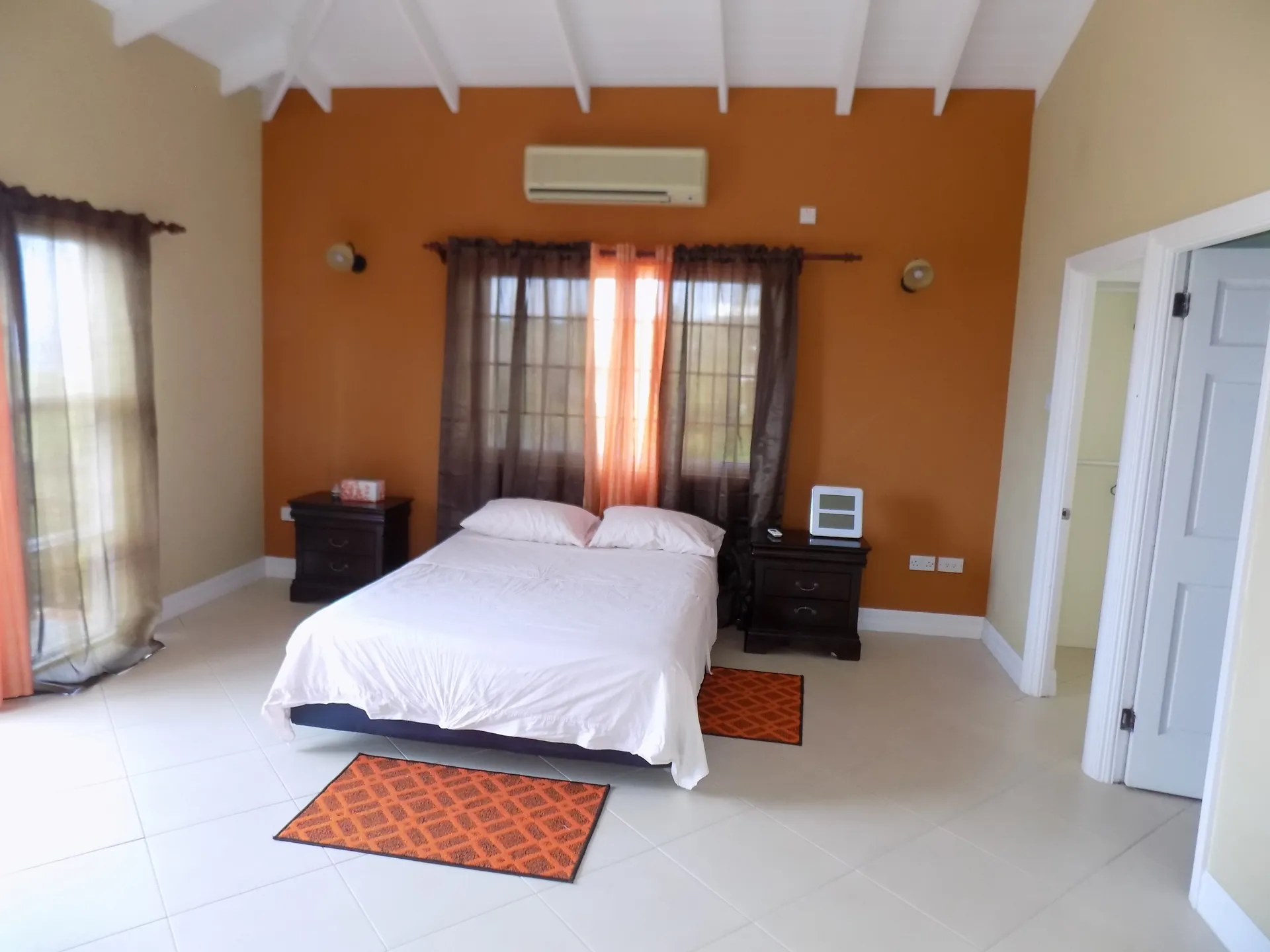Luxury villa For Sale in Cap Estate - Villa Darcy bed