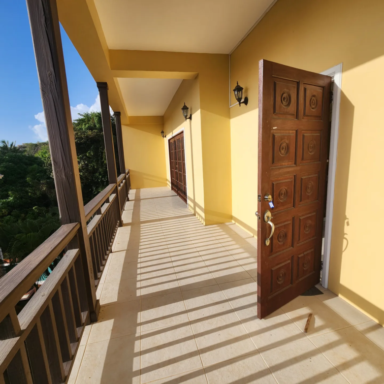 Luxury villa For Sale in Cap Estate - Villa Darcy varandH