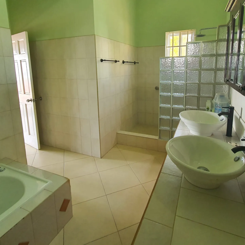 Luxury villa For Sale in Cap Estate - Villa Darcy bath1