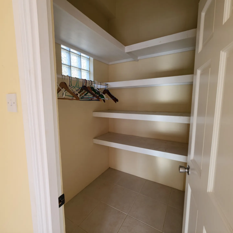 Luxury villa For Sale in Cap Estate - Villa Darcy CLOSET