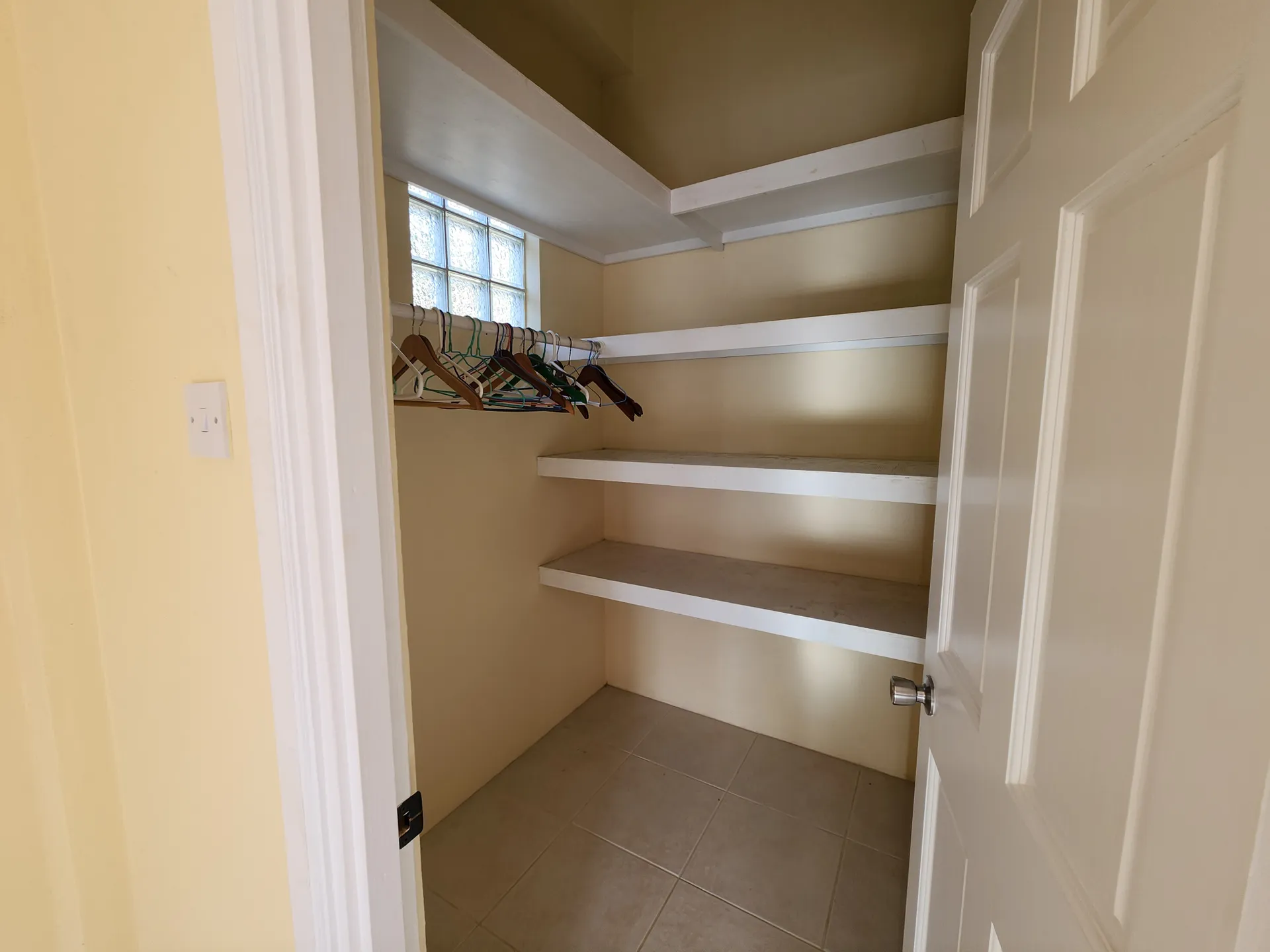Luxury villa For Sale in Cap Estate - Villa Darcy CLOSET