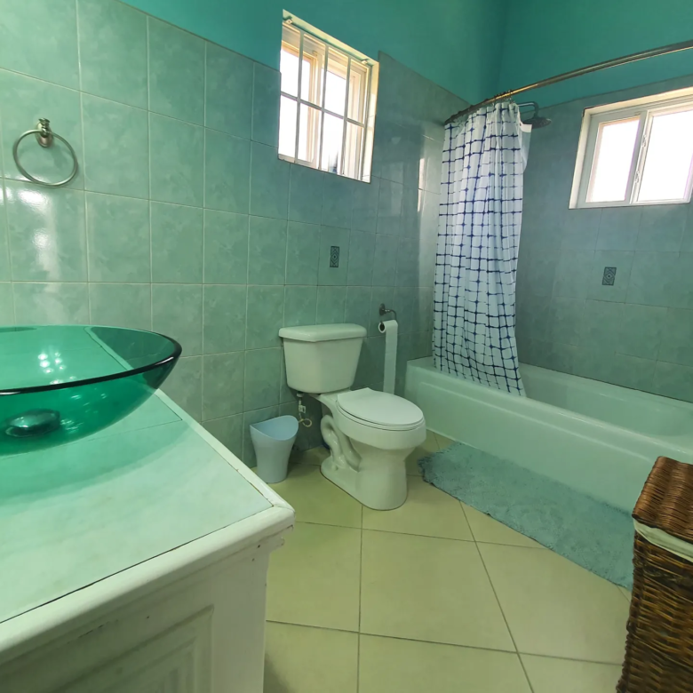 Luxury villa For Sale in Cap Estate - Villa Darcy tub