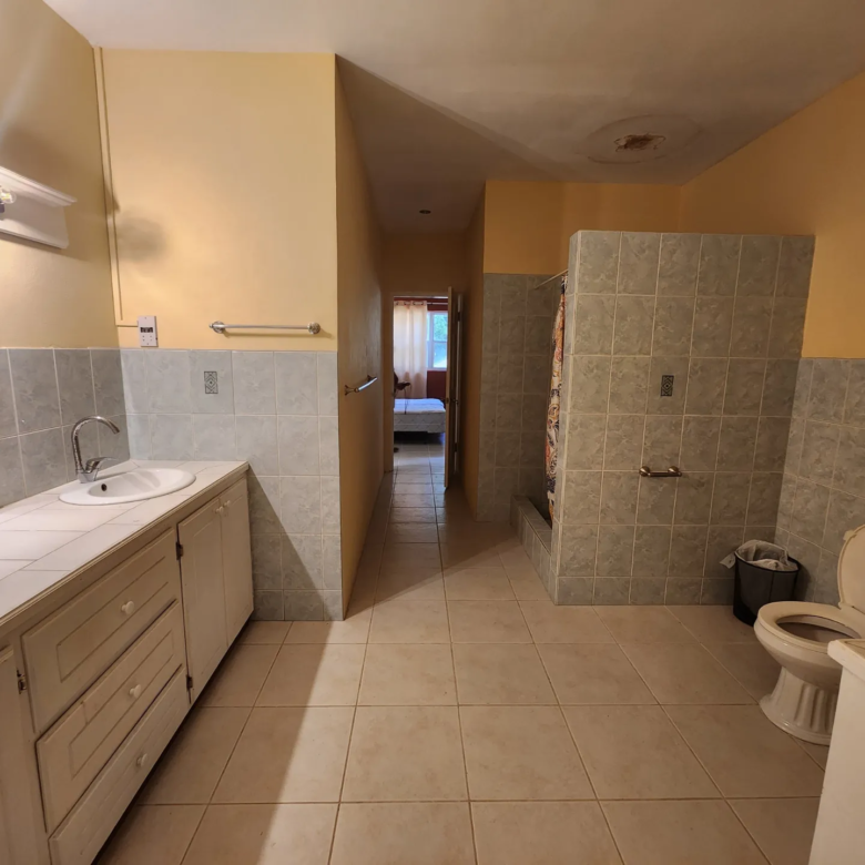 Luxury villa For Sale in Cap Estate - Villa Darcy BATH3