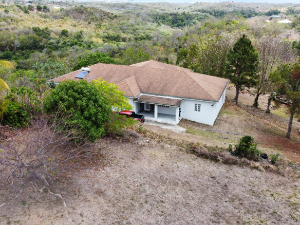 6 Bedroom House for Sale in Desruisseaux St Lucia