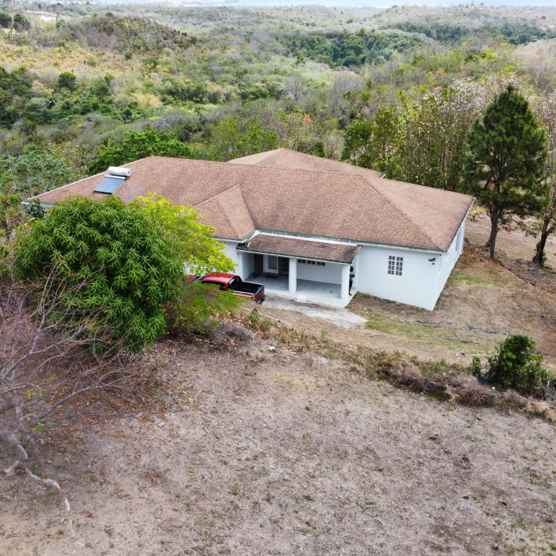 6 Bedroom House for Sale in Desruisseaux St Lucia