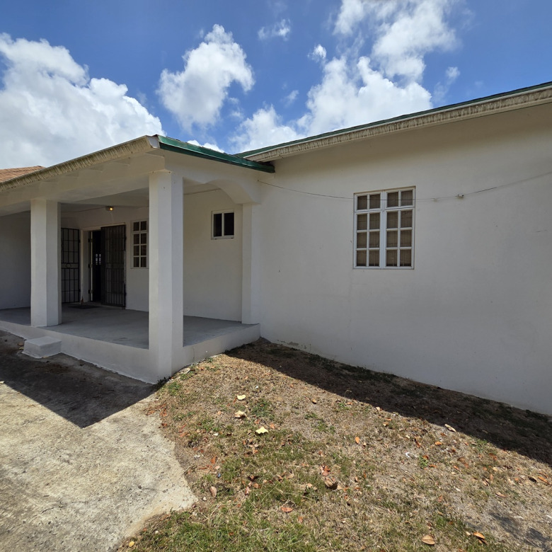 6 Bedroom House for Sale in Desruisseaux St Lucia