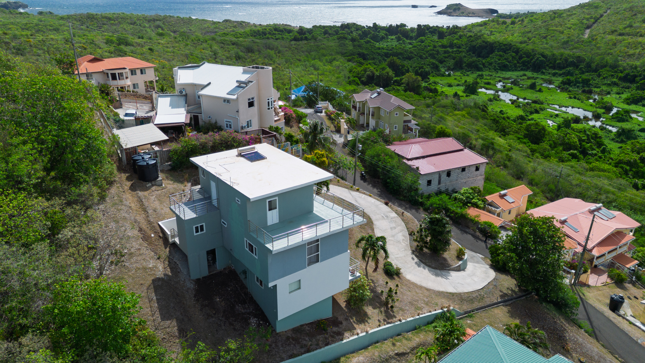 INCOME GENERATING PROPERTY WITH AMAZING SEAVIEW