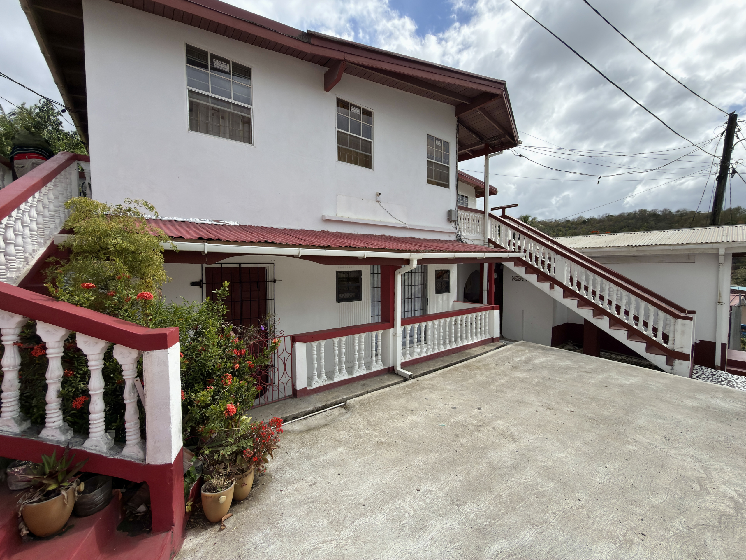 MULTI-FLOOR INCOME GENERATING PROPERTY