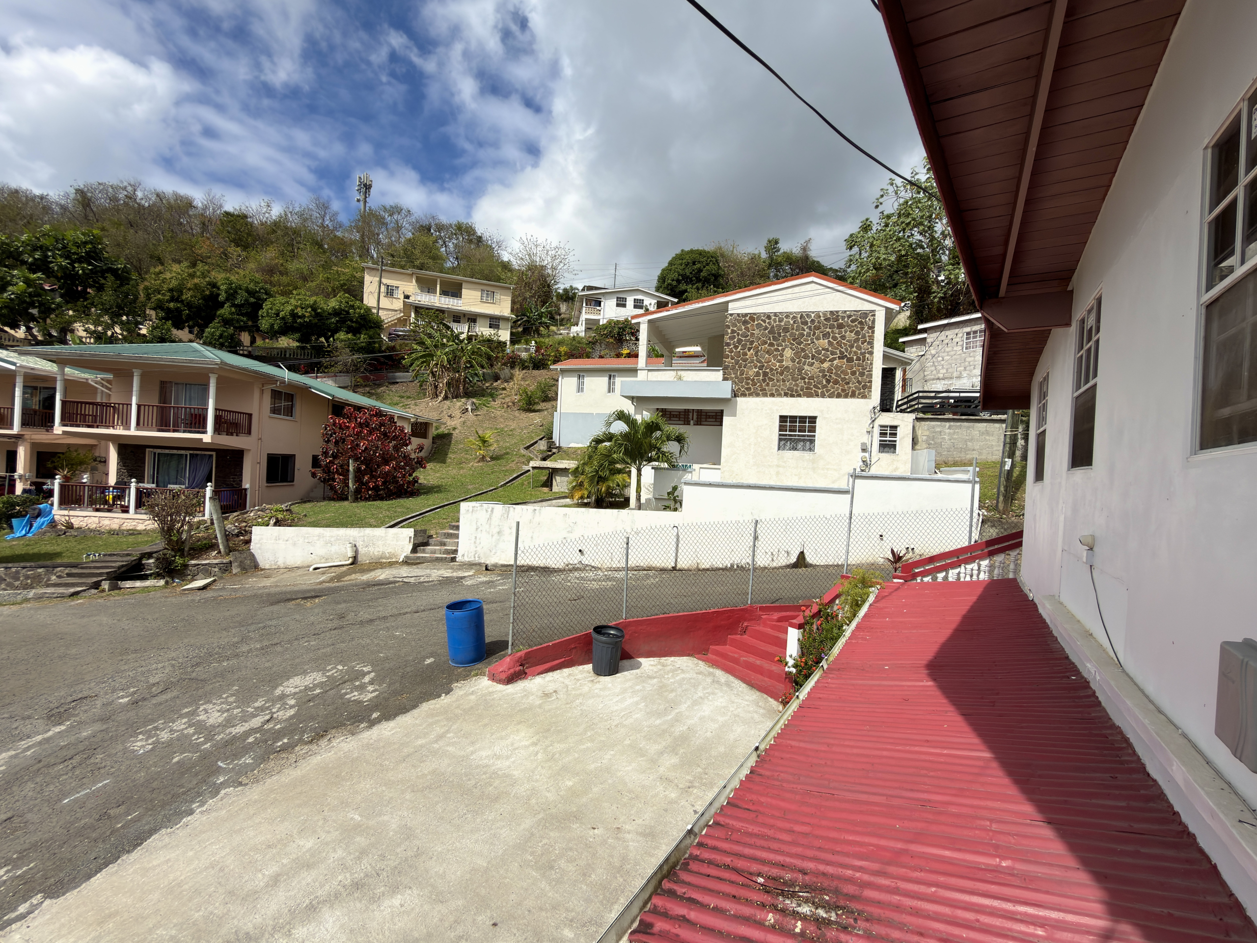 MULTI-FLOOR INCOME GENERATING PROPERTY