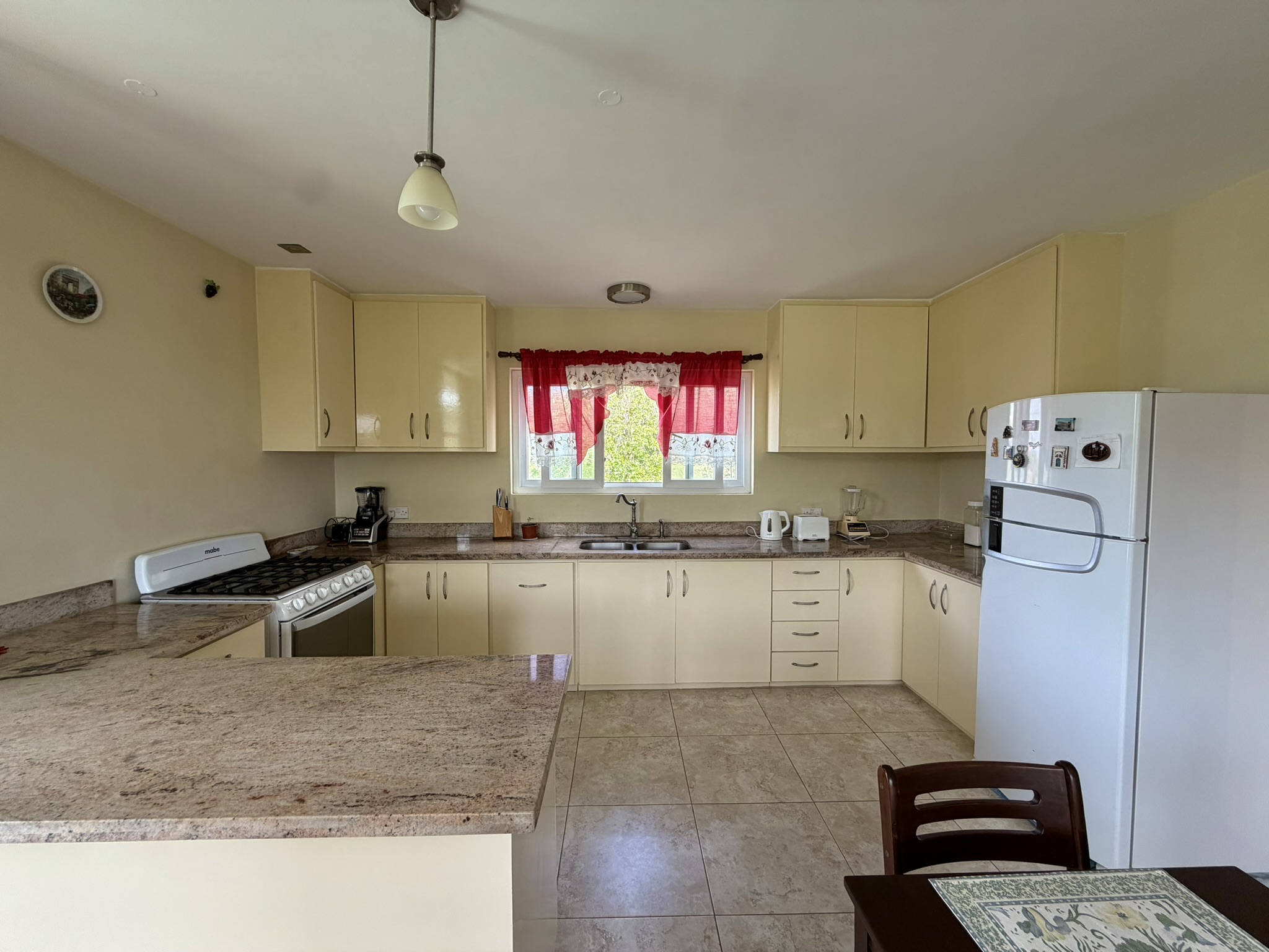 INCOME GENERATING PROPERTY WITH AMAZING SEAVIEW