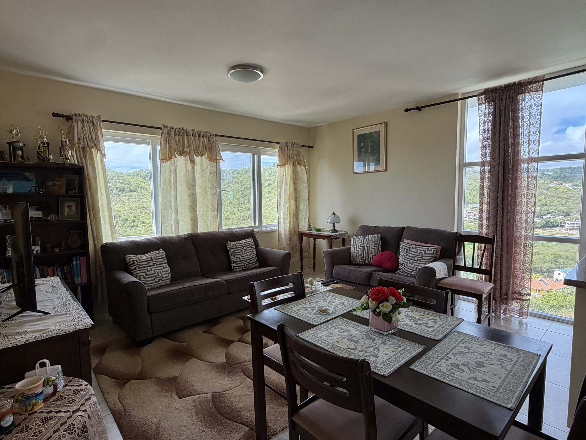 INCOME GENERATING PROPERTY WITH AMAZING SEAVIEW