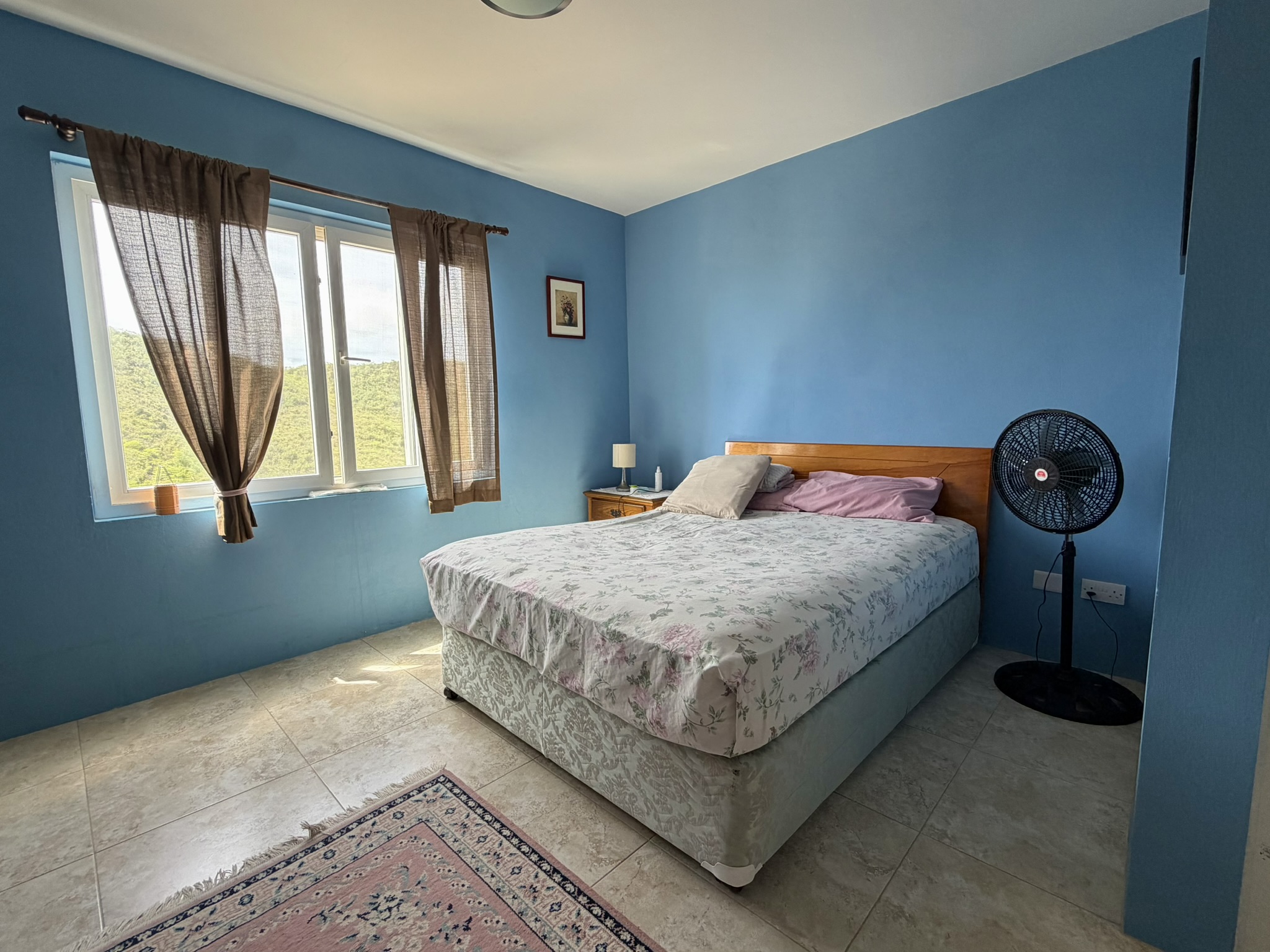 INCOME GENERATING PROPERTY WITH AMAZING SEAVIEW