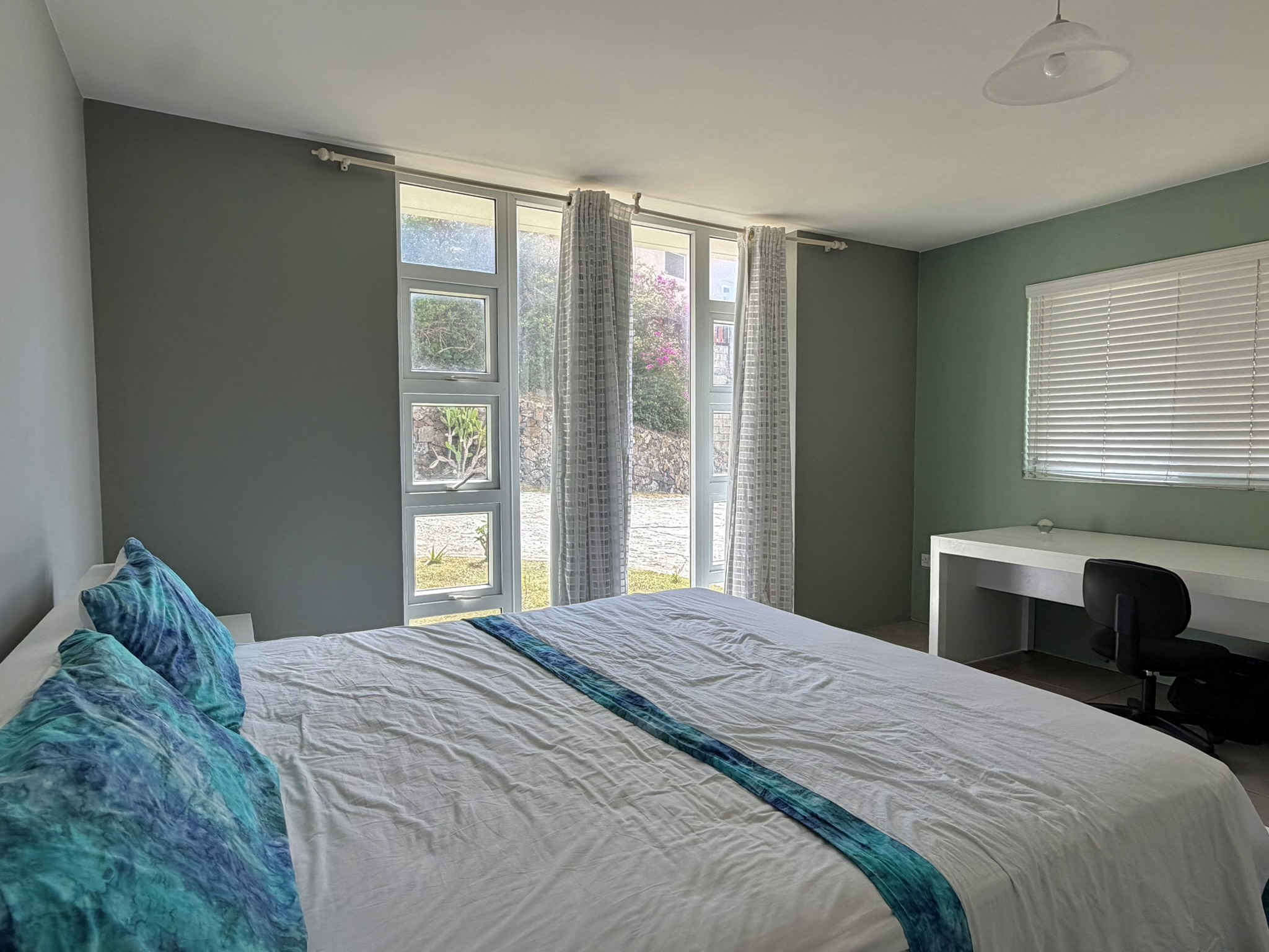 INCOME GENERATING PROPERTY WITH AMAZING SEAVIEW