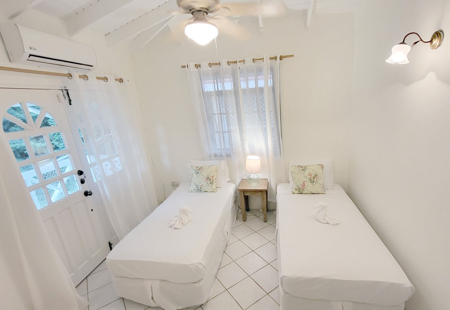 The Date House (1 – 2 bedroom rate)