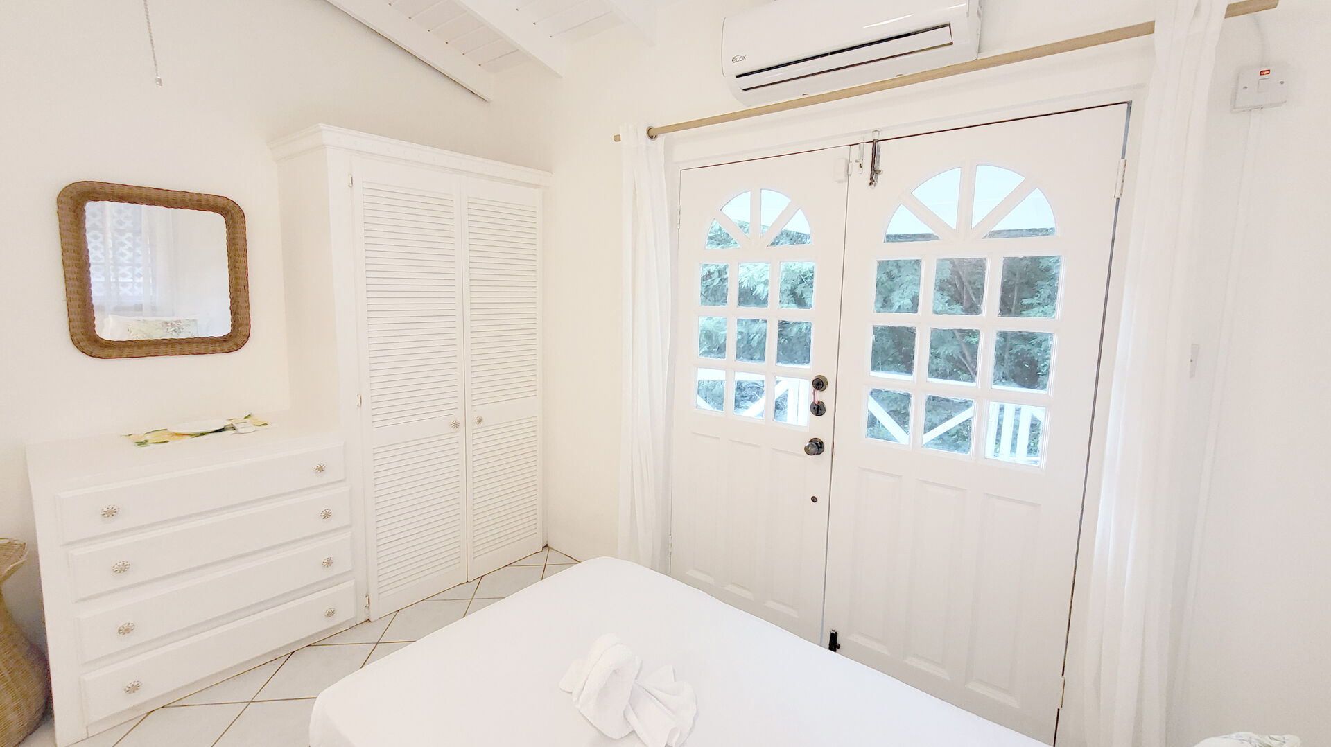 The Date House (1 – 2 bedroom rate)