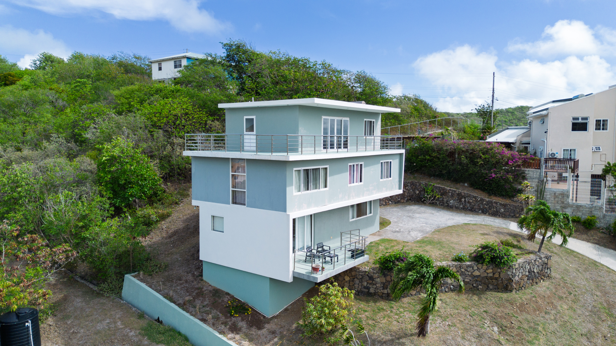 INCOME GENERATING PROPERTY WITH AMAZING SEAVIEW