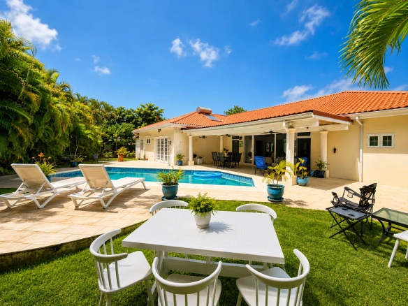 Spacious 5-Bedroom Home with Private Pool Near Reduit Beach, Rodney Bay