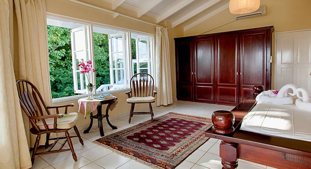 46 Luxury 5-Bedroom Villa for Sale in Cap Estate